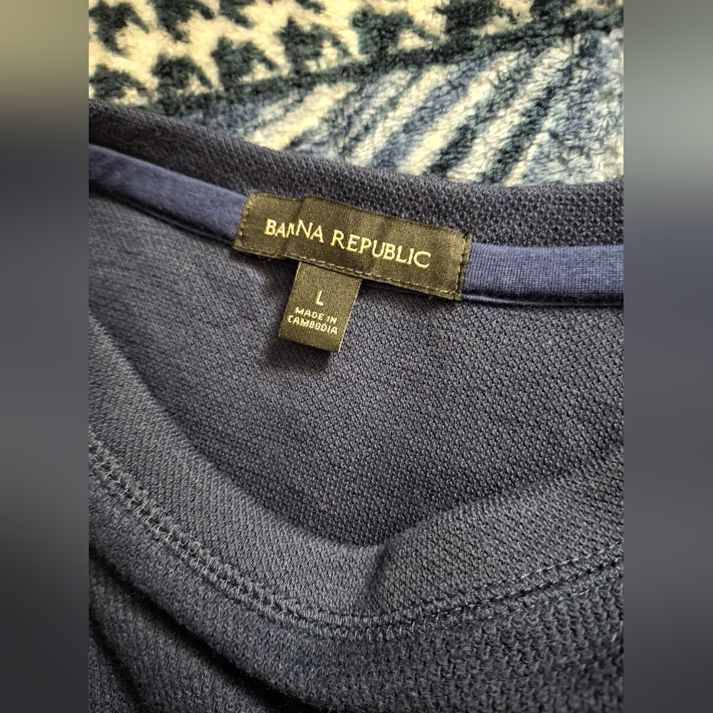 Banana Republic Men's Dark Blue Crewneck Sweater - Picture 4 of 4
